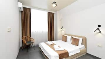 Laptop workspace, soundproofing, iron/ironing board, free WiFi