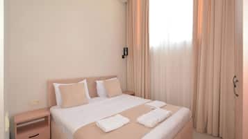 Laptop workspace, soundproofing, iron/ironing board, free WiFi
