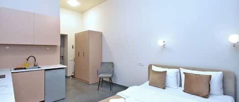 豪華公寓, 庭園景 | 高級寢具、書桌、手提電腦工作空間、隔音