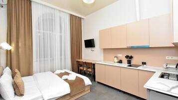 Laptop workspace, soundproofing, iron/ironing board, free WiFi