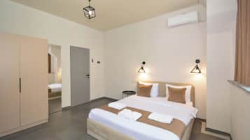 Laptop workspace, soundproofing, iron/ironing board, free WiFi