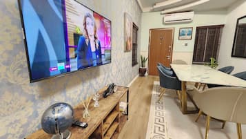 Appartement, balkon, uitzicht op stad | Interieur