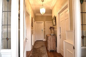 Interior - Large sunny garden apartment in central Hove, 8 min walk to Hove beach and shops (Brighton and Hove)
