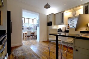 Fridge, microwave, oven, stovetop - Large sunny garden apartment in central Hove, 8 min walk to Hove beach and shops (Brighton and Hove)