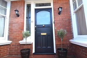 Exterior detail - Large sunny garden apartment in central Hove, 8 min walk to Hove beach and shops (Brighton and Hove)