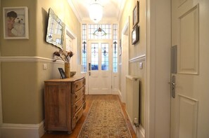 Interior - Large sunny garden apartment in central Hove, 8 min walk to Hove beach and shops (Brighton and Hove)