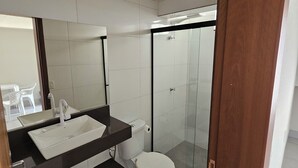 提供毛巾、番梘、廁紙