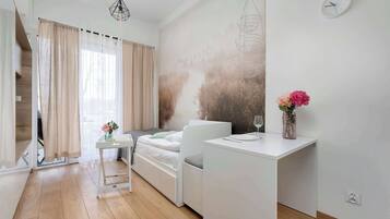 Iron/ironing board, travel cot, WiFi, bed sheets