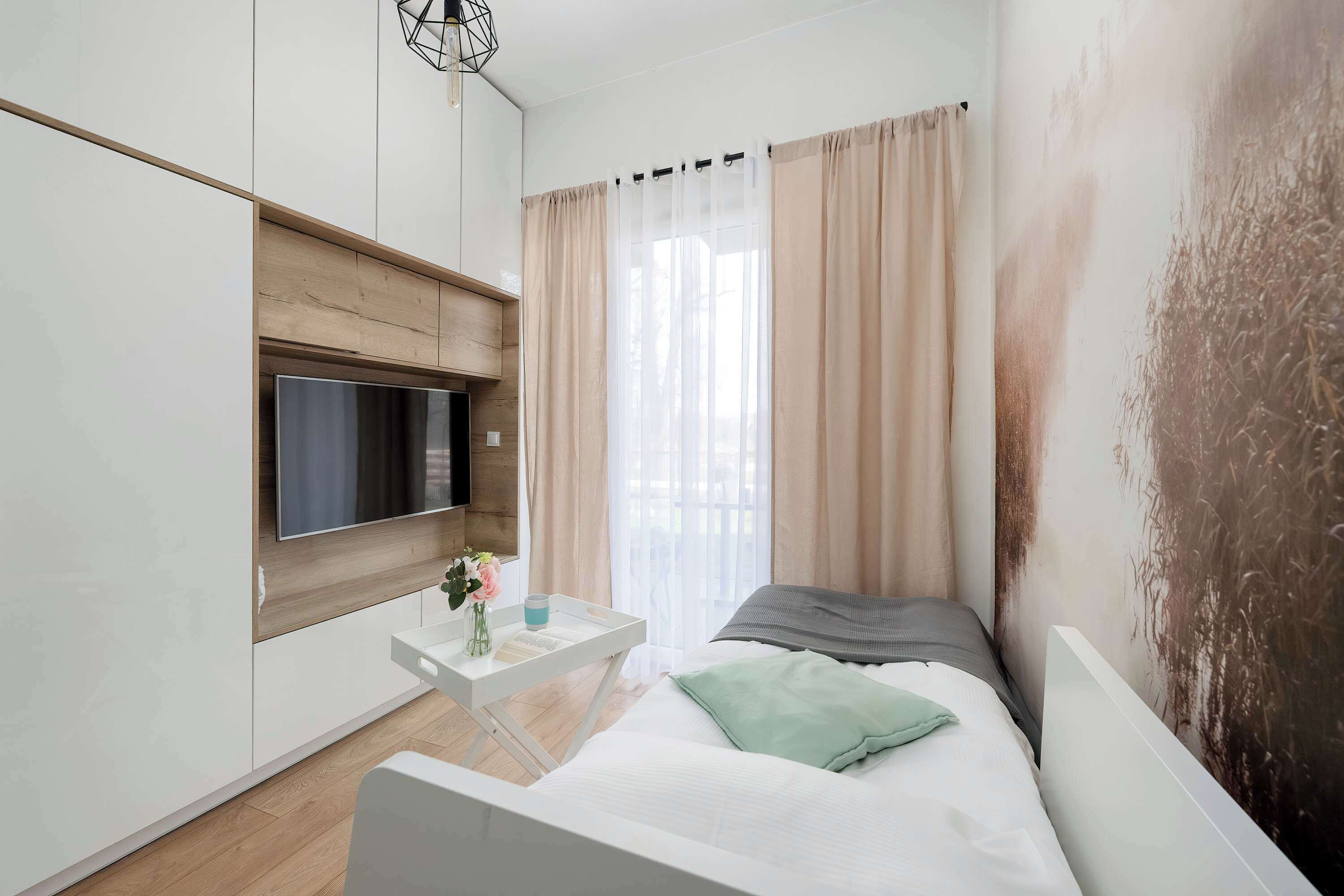 Iron/ironing board, travel cot, WiFi, bed sheets