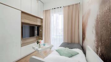 Iron/ironing board, travel cot, WiFi, bed sheets
