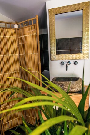 Bathroom - Cabane perchée Whirlpool bath! (Saint-Remèze)