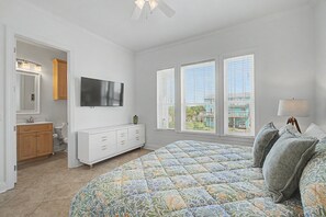 Iron/ironing board, free WiFi, bed sheets - Beautiful, Pet Friendly, Gulf View, Saltwater Pool Home Sleeping 15! (Pensacola Beach)