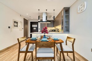 House - Free Housekeeping Visits During Your Stay - Stayshort - Sophisticated 1 Bedroom Apartment in JVC That Sleeps 4 (Dubai)