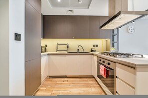House - Free Housekeeping Visits During Your Stay - Stayshort - Sophisticated 1 Bedroom Apartment in JVC That Sleeps 4 (Dubai)