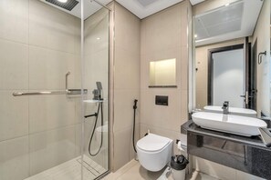 House - Free Housekeeping Visits During Your Stay - Stayshort - Sophisticated 1 Bedroom Apartment in JVC That Sleeps 4 (Dubai)