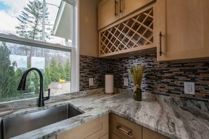 House | 1 bedroom, Internet - Poolside ADU w Sauna Free Tix Tiki Bar Retreat (Candler)