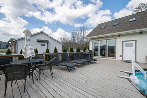 House - Poolside ADU w Sauna Free Tix Tiki Bar Retreat (Candler)