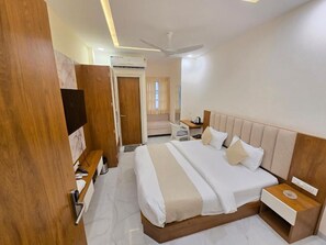 Executive Double Room, City View - Vaikuntha Stays Hotel (Indore)