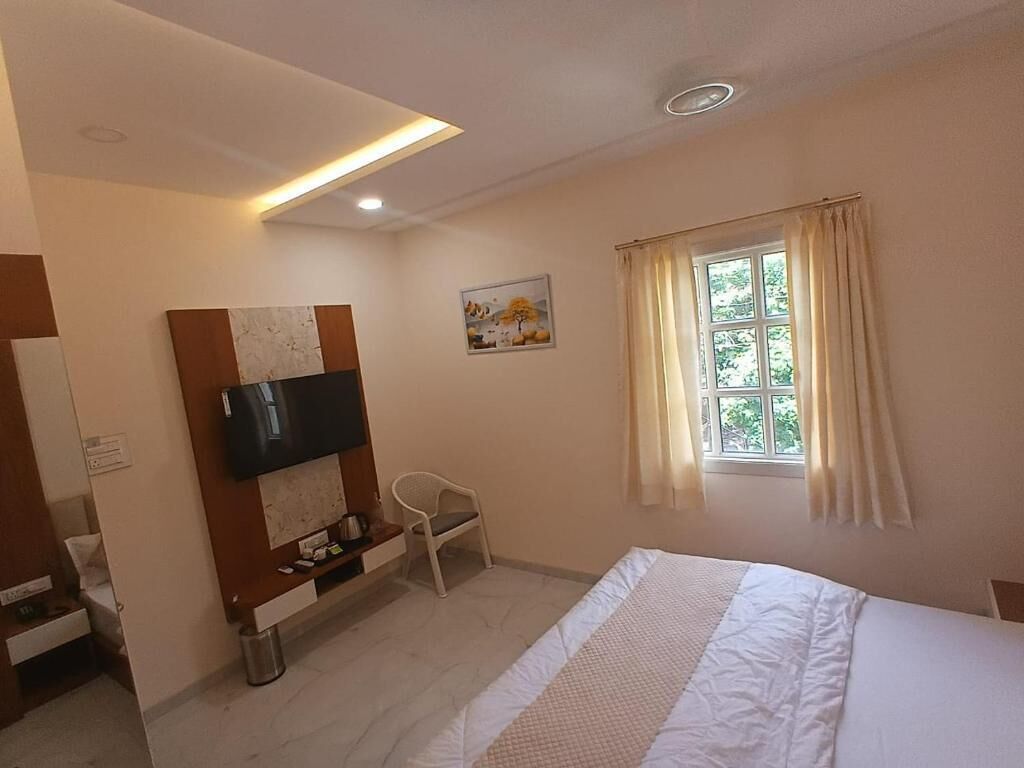 Deluxe Double Room, City View