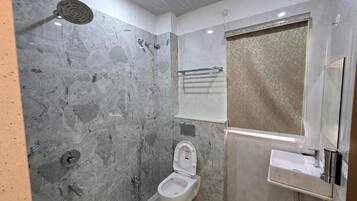 Superior Double Room, City View | Bathroom