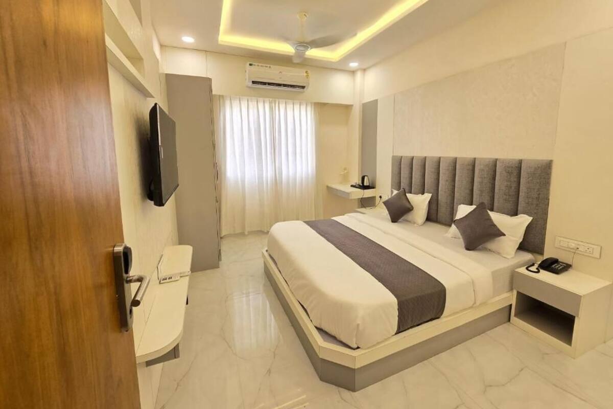 Superior Double Room, City View