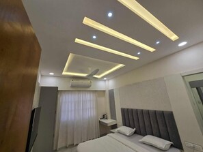 Desk, free WiFi - Vaikuntha Stays Hotel (Indore)