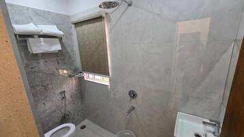 Deluxe Double Room, City View | Bathroom