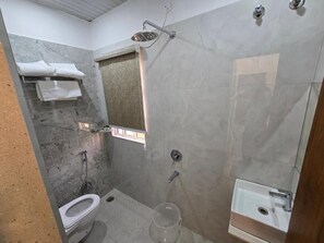 Deluxe Double Room, City View | Bathroom - Vaikuntha Stays Hotel (Indore)