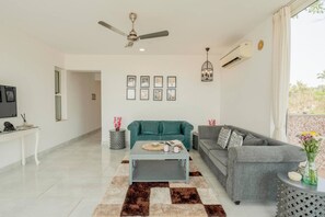 House - Casa De Nirvana - 3BR With Pvt Jacuzzi in Saipem (Candolim)