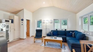 Living area - Holiday Home Birkenlund with Private Terrace, Garden, Wi-Fi in Otterndorf, Two Dogs Allowed (Otterndorf)