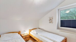 Room - Holiday Home Birkenlund with Private Terrace, Garden, Wi-Fi in Otterndorf, Two Dogs Allowed (Otterndorf)