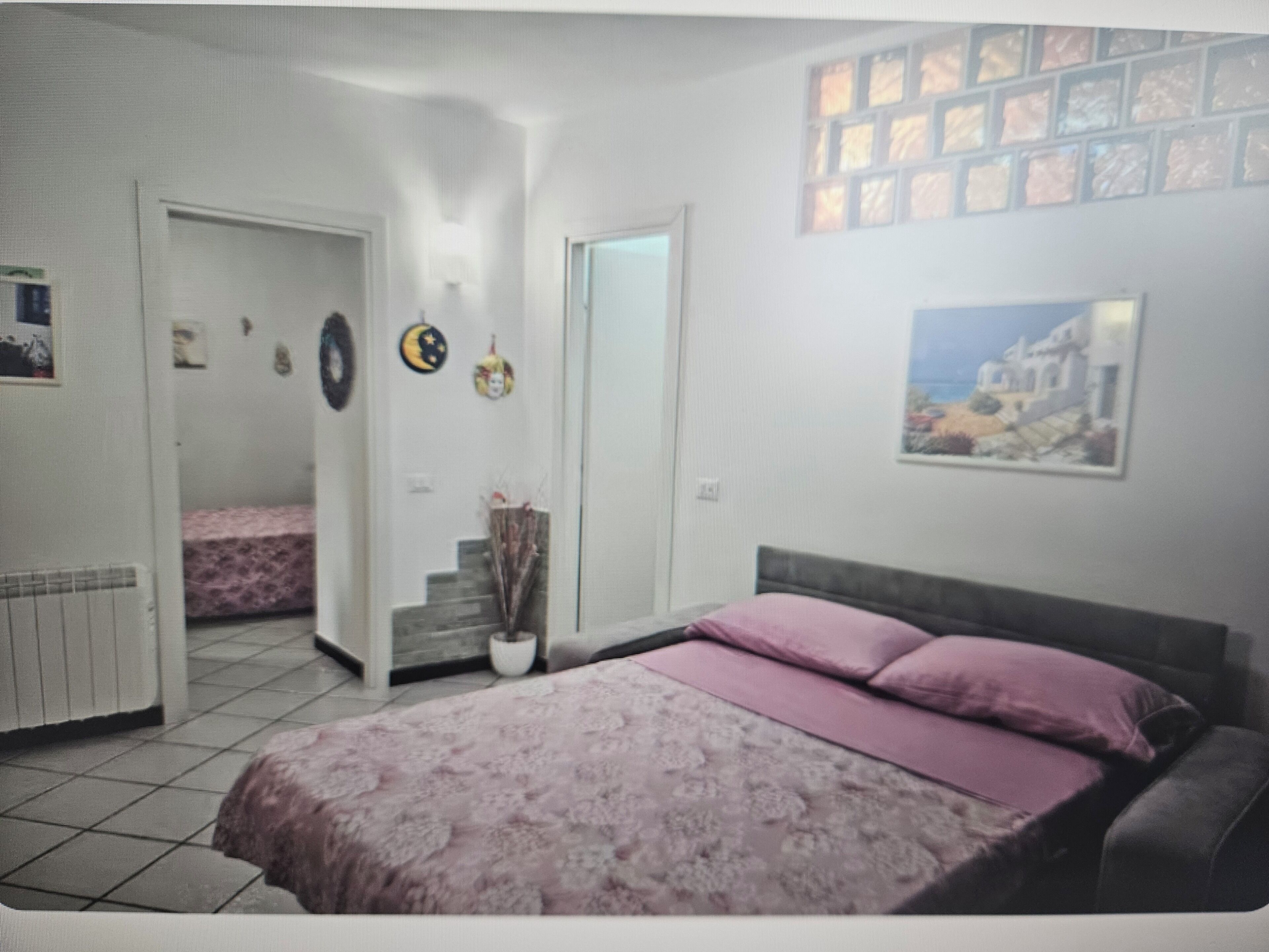 1 bedroom, travel crib, bed sheets