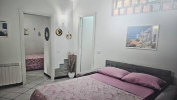 1 bedroom, travel crib, bed sheets