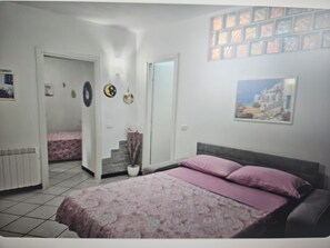 1 Schlafzimmer, Reisekinderbett, Bettwäsche