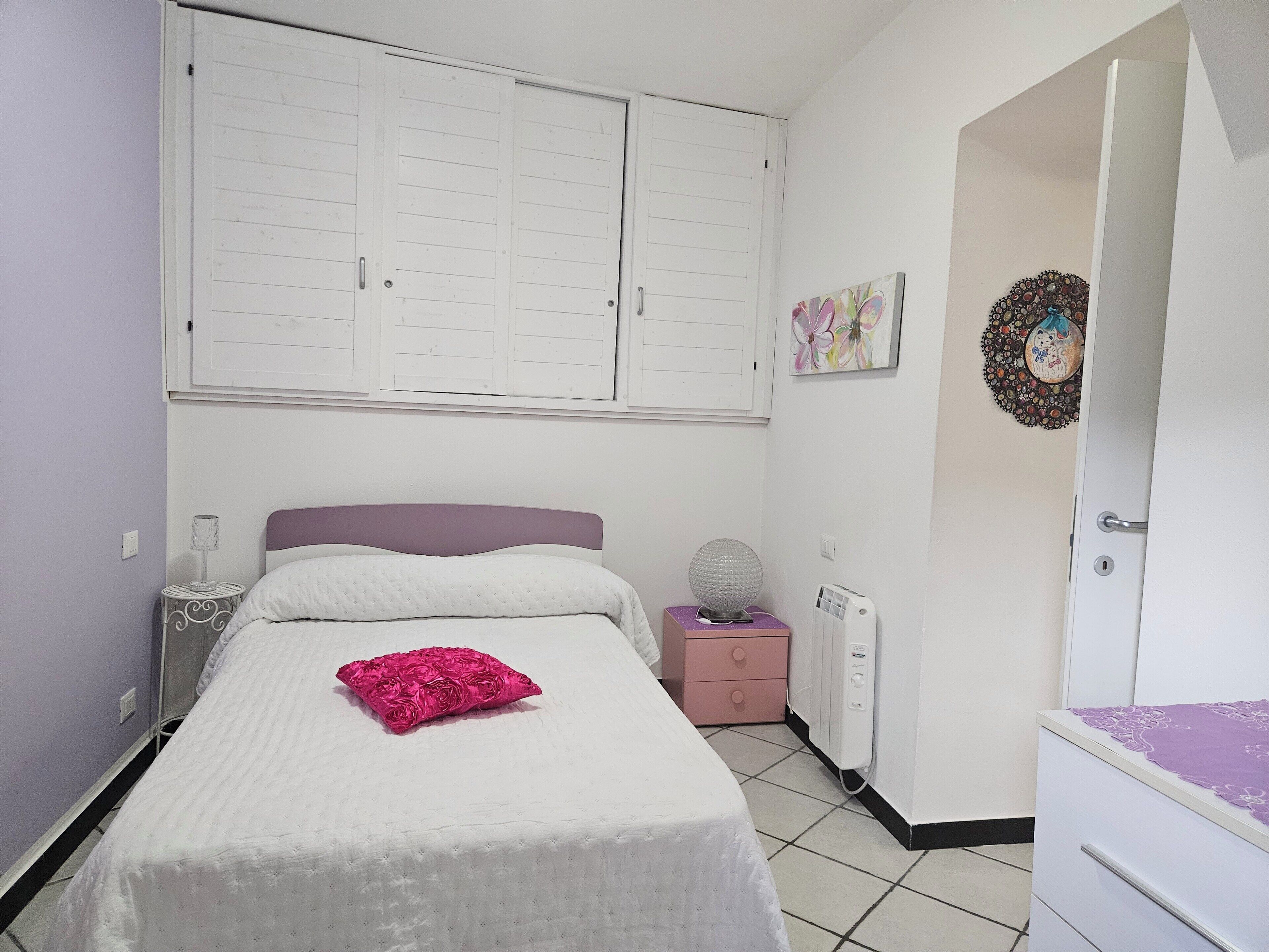 1 Schlafzimmer, Reisekinderbett, Bettwäsche