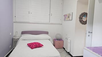 1 Schlafzimmer, Reisekinderbett, Bettwäsche