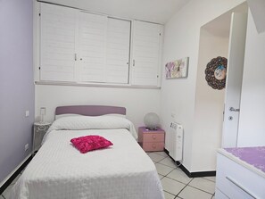 1 chambre, lit parapluie, draps fournis