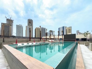 Pool - Free housekeeping visits during your stay - StayShort - Fresh 2 Bedroom Apartment in JVC that Sleeps 5 (JVC)