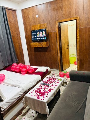 Basic Double Room - Hotel Taj Emperial (Agra)