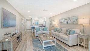 Smart TV, books - Stunning 2BR 2 BA Gulf Views Luxury (Siesta Key)
