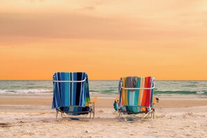 On the beach - Stunning 2BR 2 BA Gulf Views Luxury (Siesta Key)