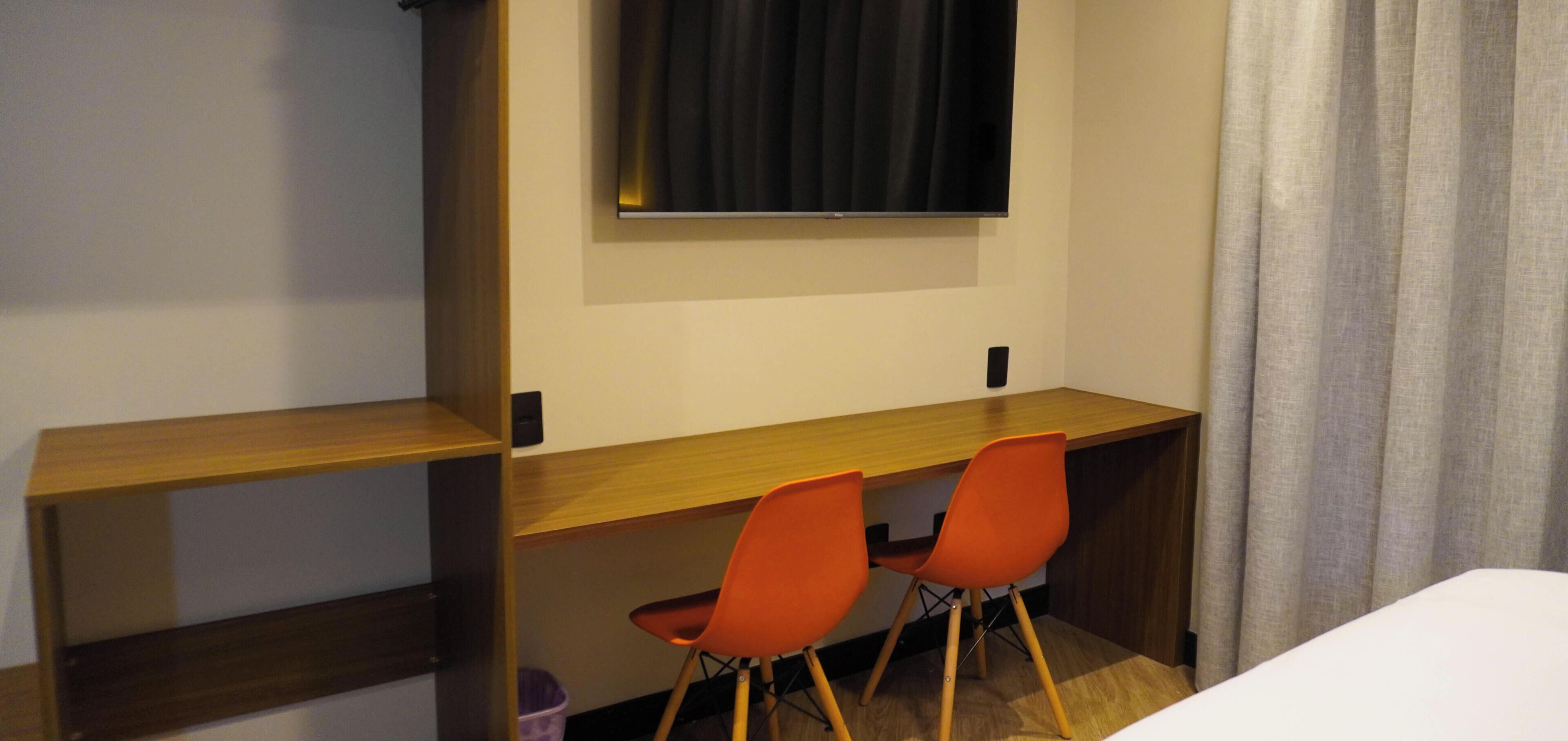 Deluxe Double Room | Living area