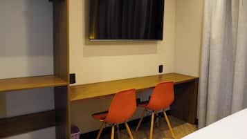 Deluxe Double Room | Living area