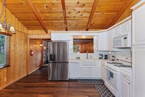 Fridge, microwave, oven, stovetop - Hot Tub! Walk to Village, Fireworks, & Trolley | Fenced Yard + Pet Friendly (Big Bear Lake)
