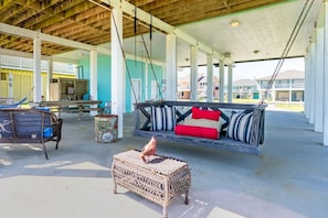 House, 3 Bedrooms | Outdoor dining - Lil Bit Salty 3 Bedroom Home (Port Bolivar)