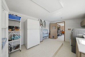 House, 5 Bedrooms | Interior - The Peacock Villa 5 Bedroom Home (Las Vegas)