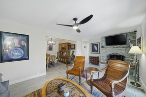 House, 5 Bedrooms | Living area | Smart TV - The Peacock Villa 5 Bedroom Home (Las Vegas)