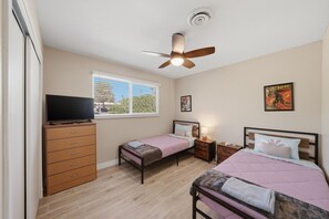 House, 5 Bedrooms | 5 bedrooms, iron/ironing board, cribs/infant beds, free WiFi - The Peacock Villa 5 Bedroom Home (Las Vegas)