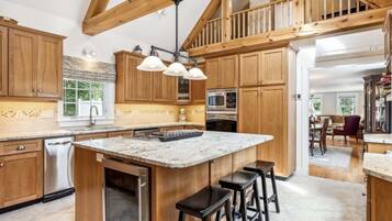 House, 3 Bedrooms | Private kitchen