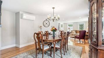 House, 3 Bedrooms | Dining